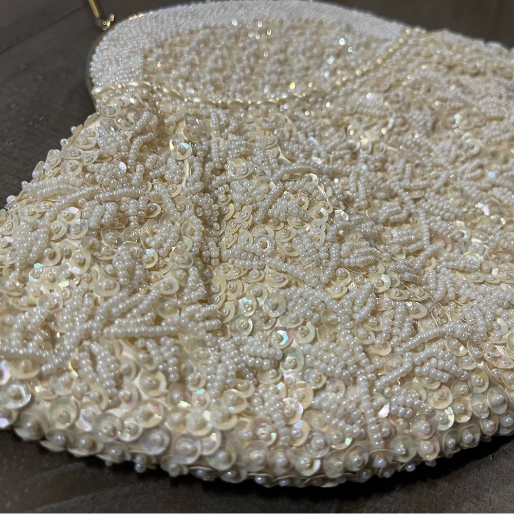 Vintage La Regale Ltd Elegant Cream Beaded Kiss Lock Evening Bag with Gold Chain